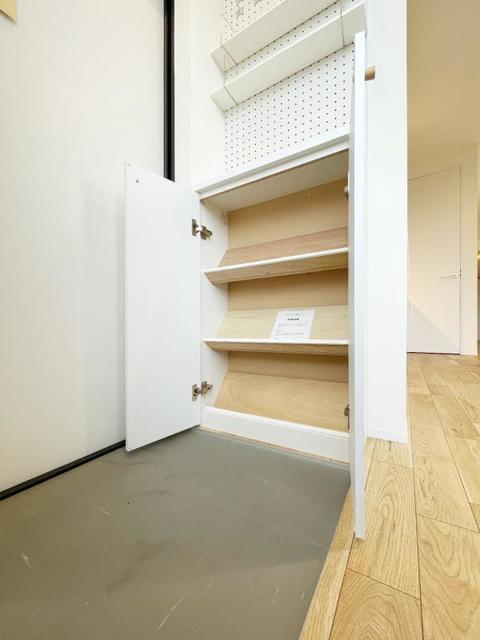 収納　シューズボックス