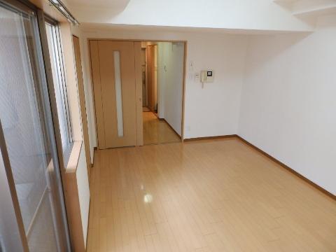 居室・リビング　室内