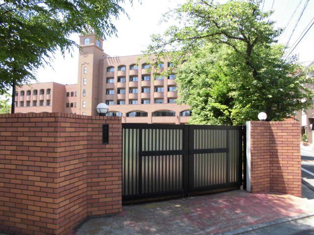 中学校　愛国中学校・高等学校（中学校）まで661m