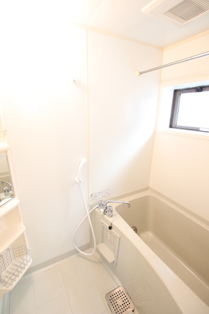 バス・シャワールーム　浴室乾燥機付きのバスルーム