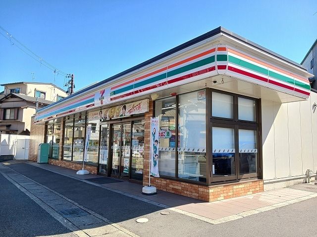 コンビニ　セブンイレブン京都牛ケ瀬店様（コンビニ）まで40m