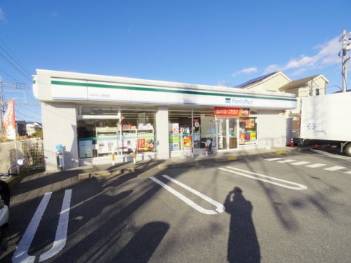 コンビニ　ファミリーマート みみなし駅前店（コンビニ）まで600m