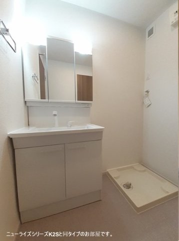 洗面設備　明るい洗面所です