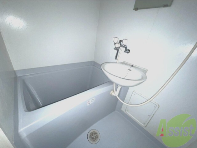 バス・シャワールーム　コチラで日々の疲れを癒し、リラックスしてください。