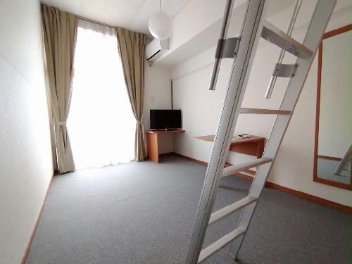 居室・リビング　1階はフローリング仕様です。