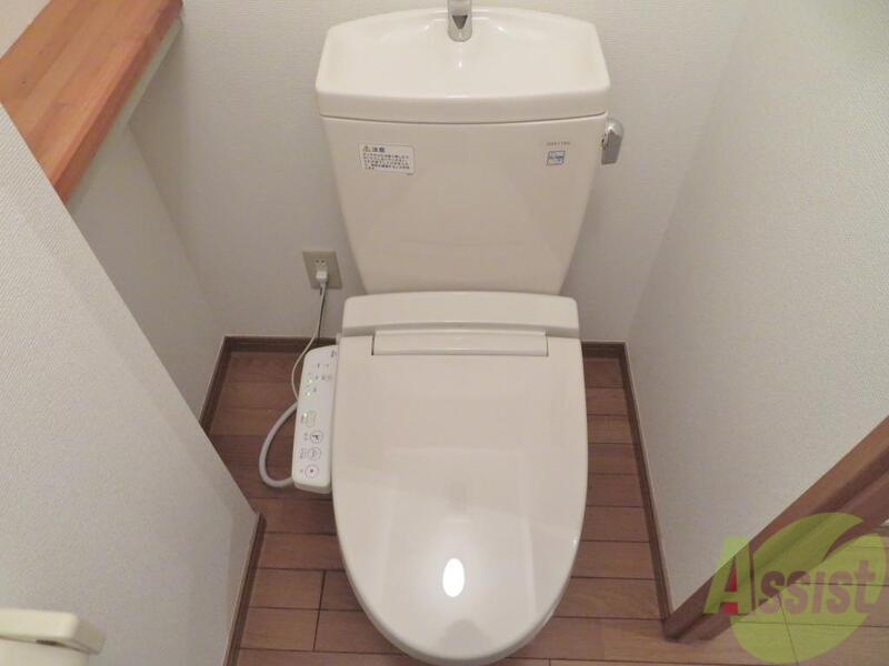 トイレ　各機能付きのトイレになります。便利にお使いいただけます。