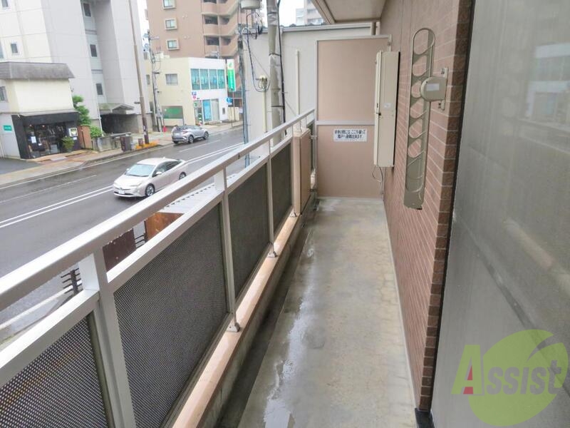 バルコニー　長めのバルコニーです。かなり広いのでのびのび作業できます。