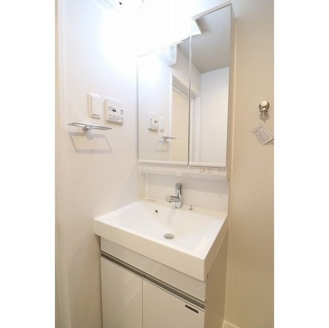 洗面設備　※同仕様写真含む