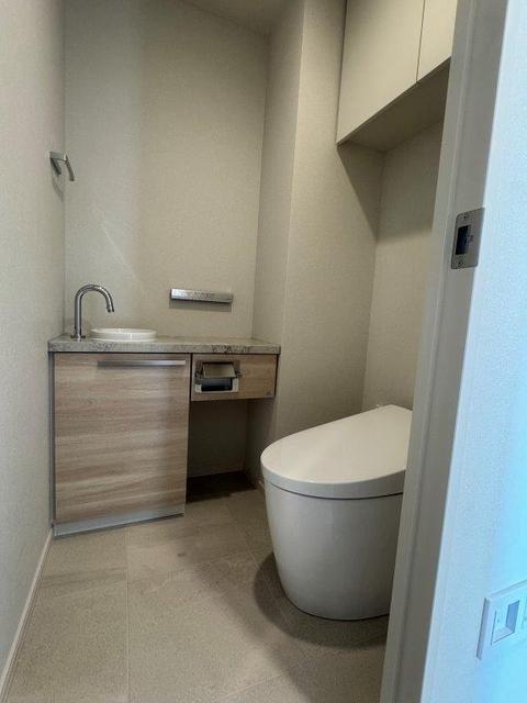 トイレ　温水洗浄暖房便座