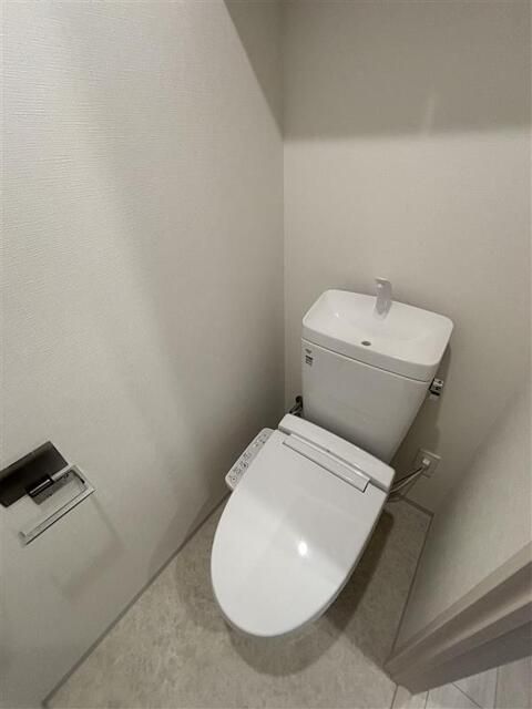 トイレ　別タイプ部屋　参考写真です