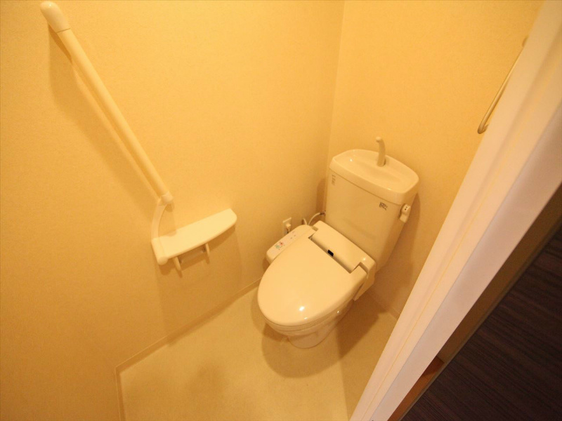 トイレ　温水洗浄暖房便座付トイレ