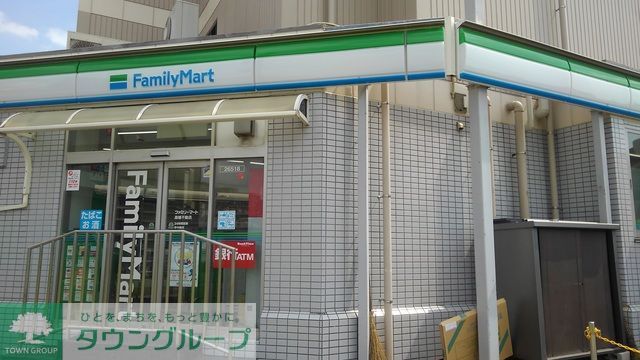 コンビニ　ファミリーマート（コンビニ）まで940m