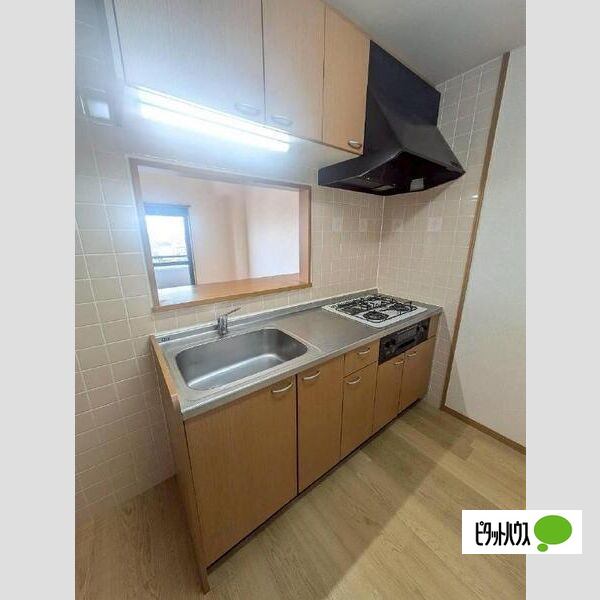 キッチン　床の色は現況優先