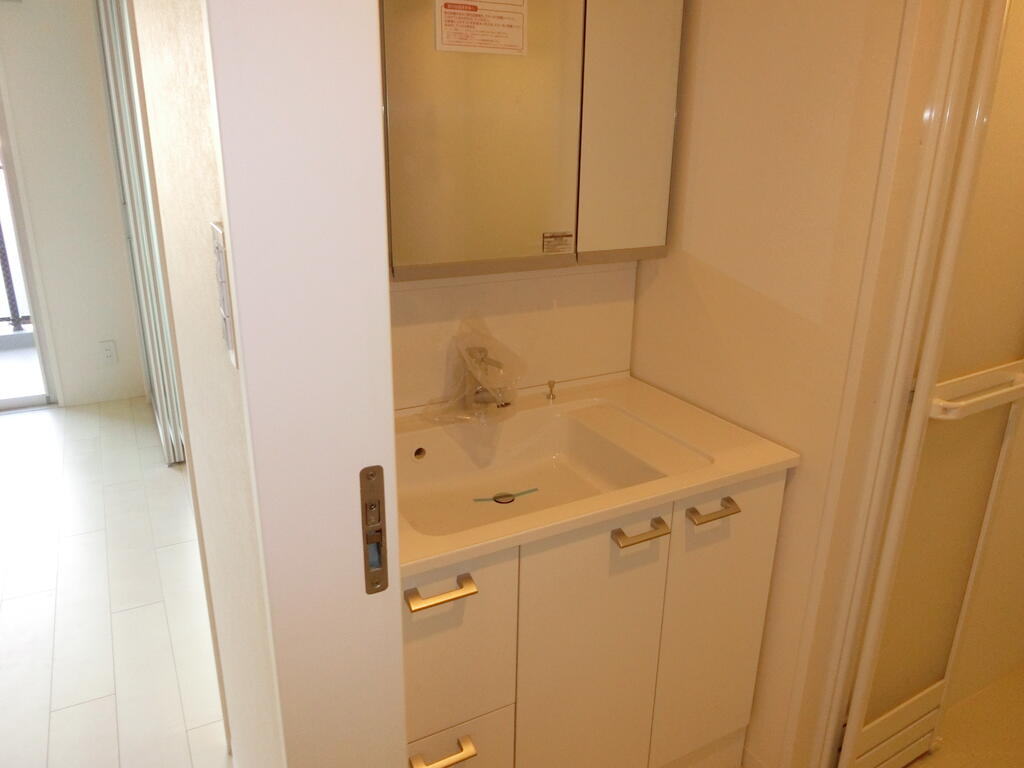 洗面設備　※別のお部屋の写真です。現況を優先さていただきます。