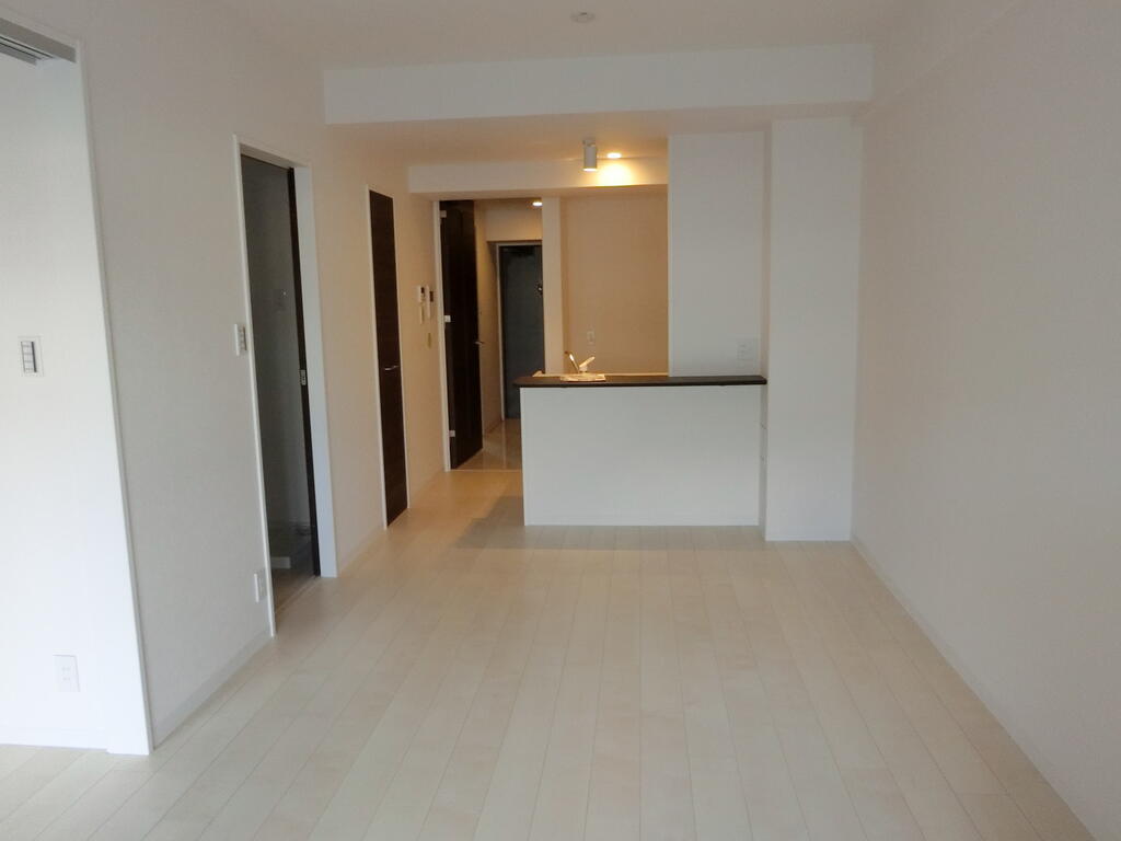 居室・リビング　※別のお部屋の写真です。現況を優先さていただきます。