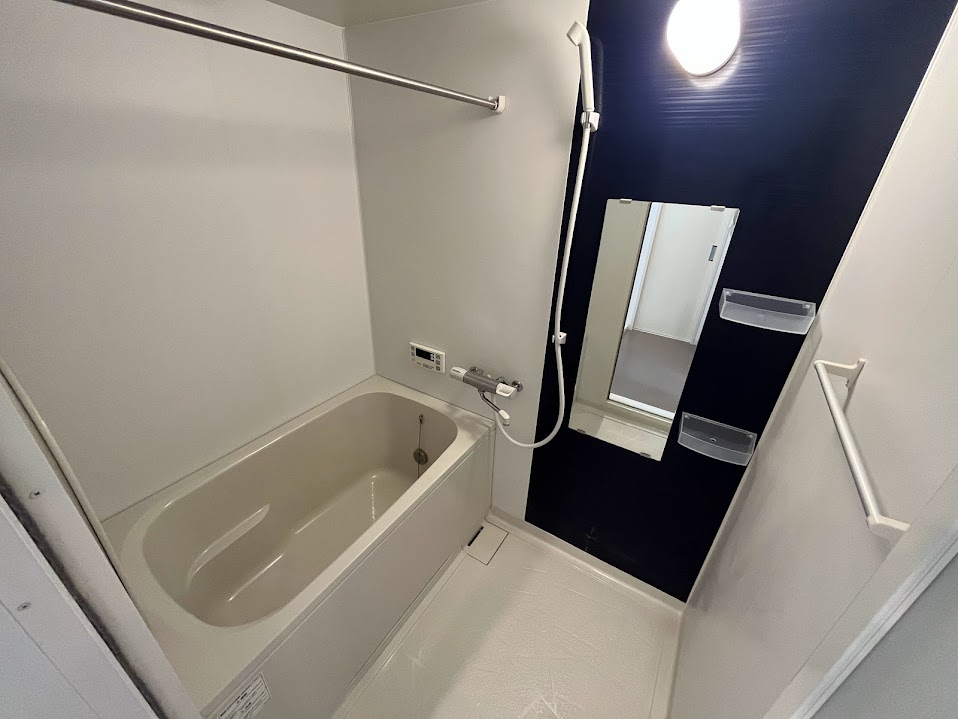 バス・シャワールーム　※同建物の別のお部屋の写真です。