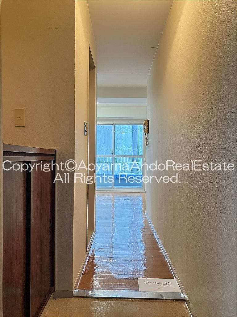 玄関　※別部屋参考写真