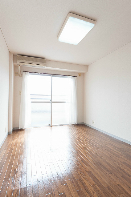 居室・リビング　洋室約6畳　※写真は今回募集の部屋とは異なります