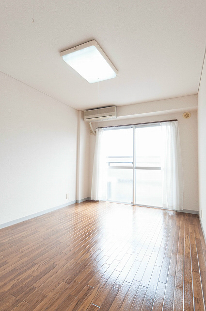 居室・リビング　洋室約6畳　※写真は今回募集の部屋とは異なります