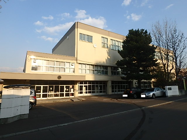 中学校　幌東中学校（中学校）まで754m