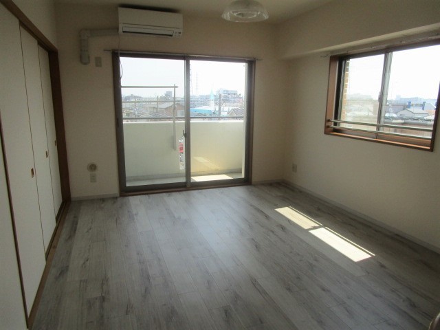 居室・リビング　別号室のお写真になります。