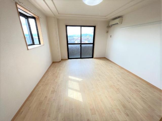 居室・リビング　室内