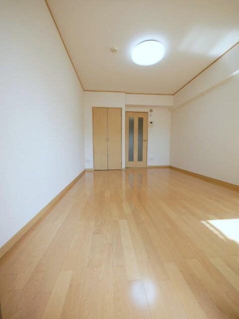 居室・リビング　同物件別号室の参考写真です