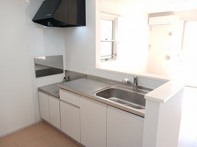 キッチン　コンパクトなキッチンで掃除もラクラク