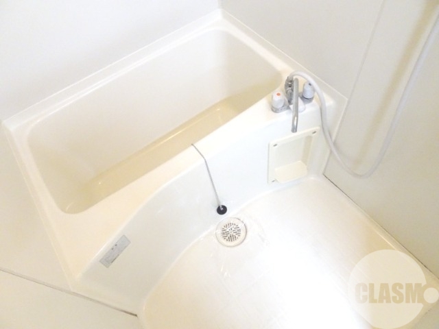 バス・シャワールーム　キレイにリフォームされています♪