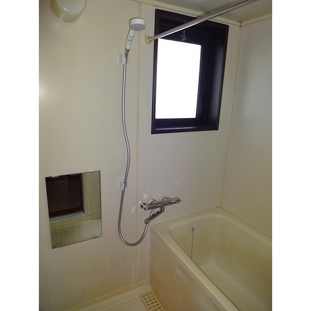 バス・シャワールーム　改装します。（改装前の写真です）