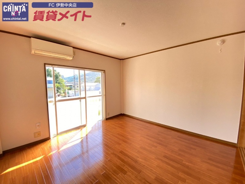 居室・リビング　同物件別部屋写真