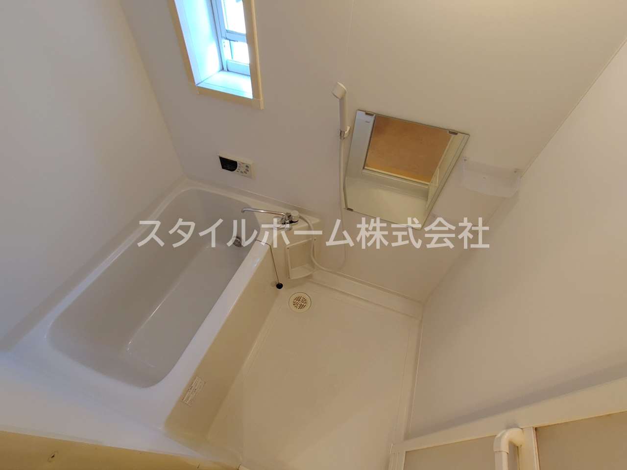 バス・シャワールーム　同建物内別部屋の写真です。