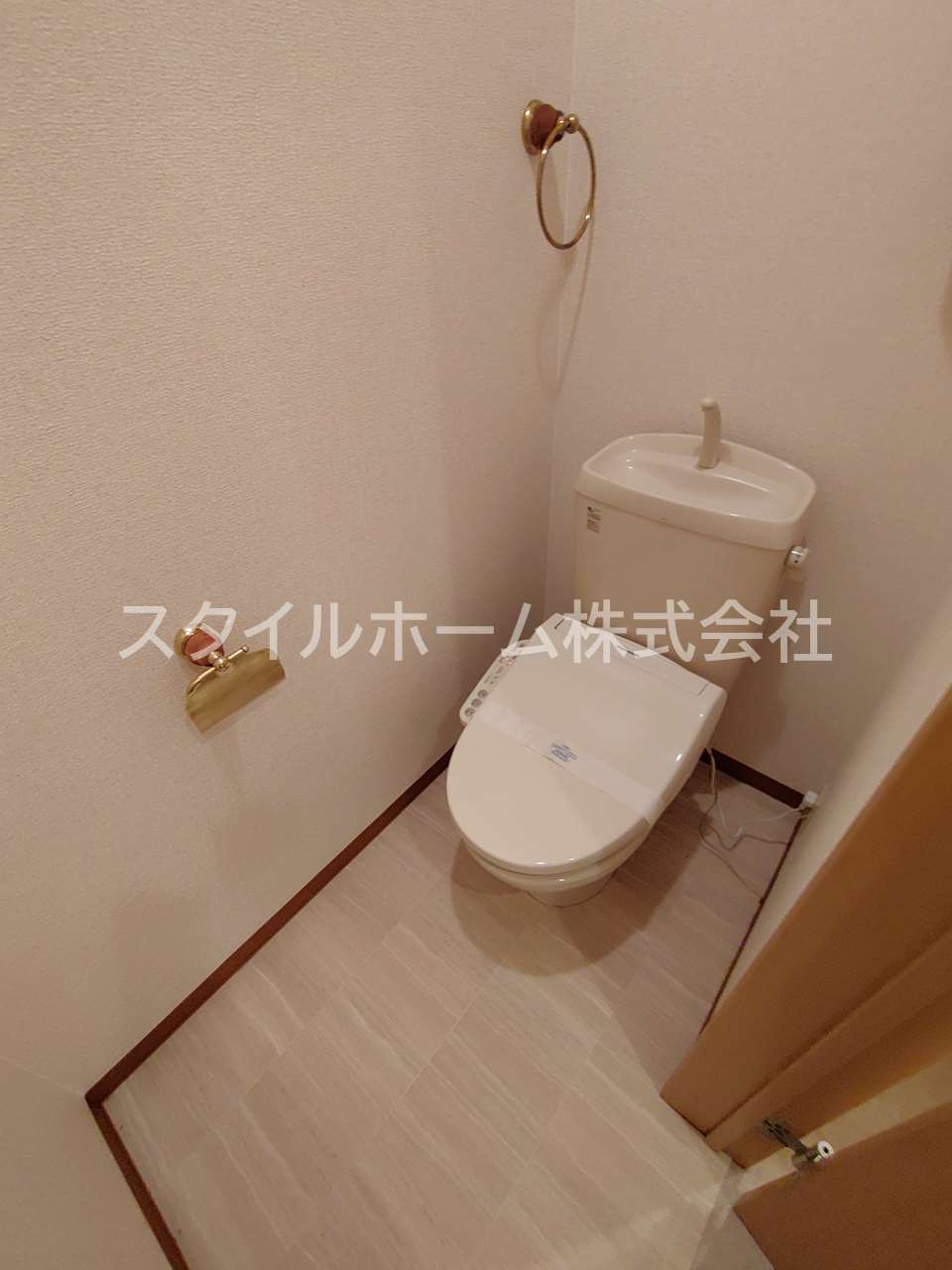 トイレ　同建物内別部屋の写真です。