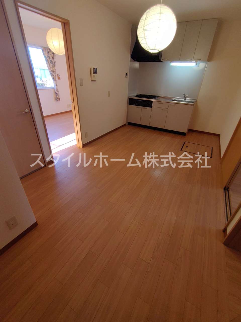 居室・リビング　同建物内別部屋の写真です。