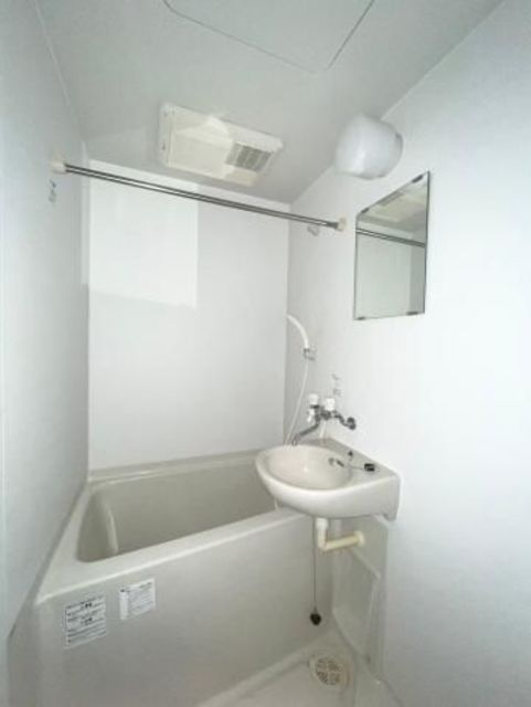 バス・シャワールーム　別号室の参考写真です。