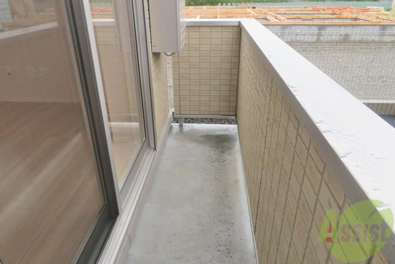 バルコニー　南向きで日当たりのいいベランダで、洗濯物もよく乾きそう