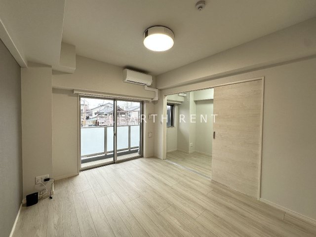 居室・リビング　同タイプ別住戸写真となります。現況と異なる場合がございます。