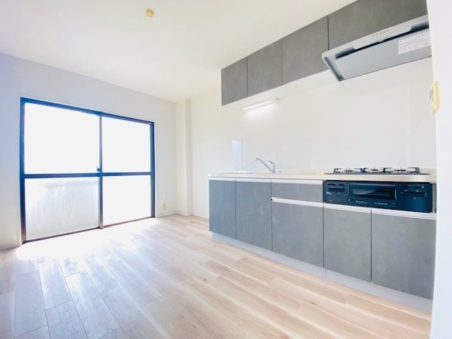 居室・リビング　別号室の写真です★（実際のお部屋とは異なります）