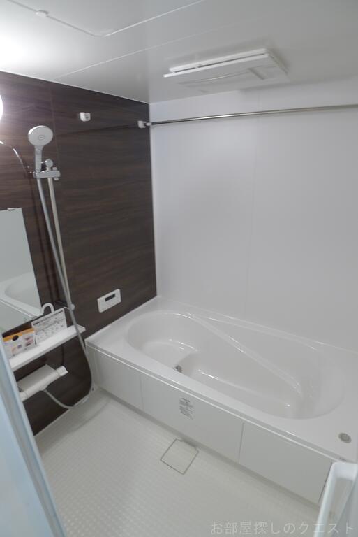 バス・シャワールーム　（写真は同仕様反転）