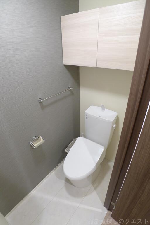 トイレ　（写真は同仕様反転）