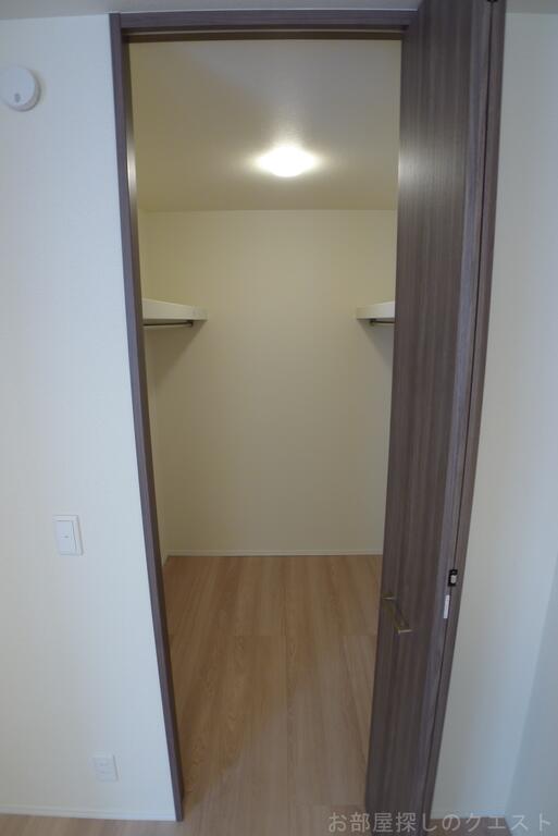 収納　（写真は同仕様反転）