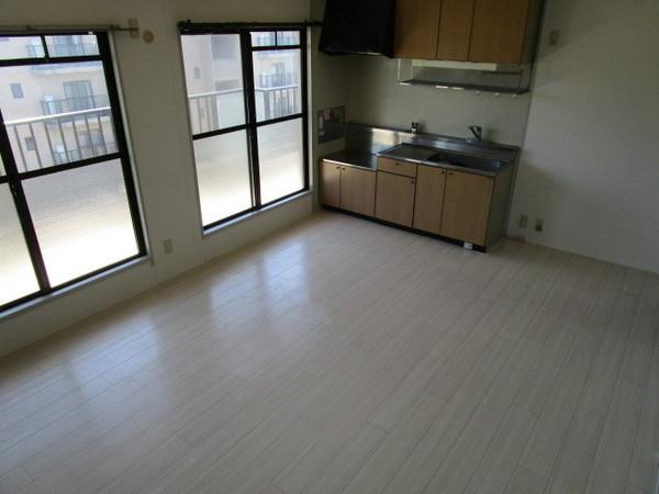 居室・リビング　同物件別室