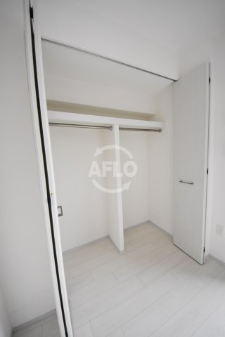 収納　レジュールアッシュウエストレジス　クローゼット