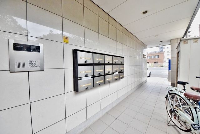 エントランス　お部屋探しはタウンハウジングへ！ウェブ内見もご対応可能！