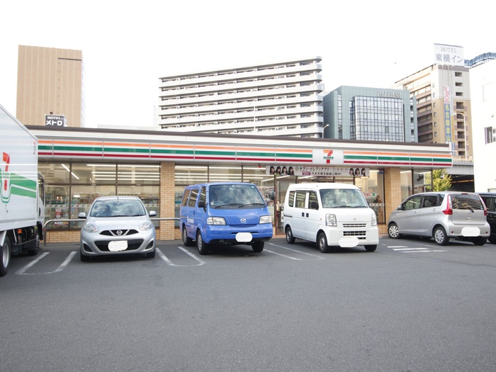 コンビニ　セブンイレブン新横浜1丁目店（コンビニ）まで300m