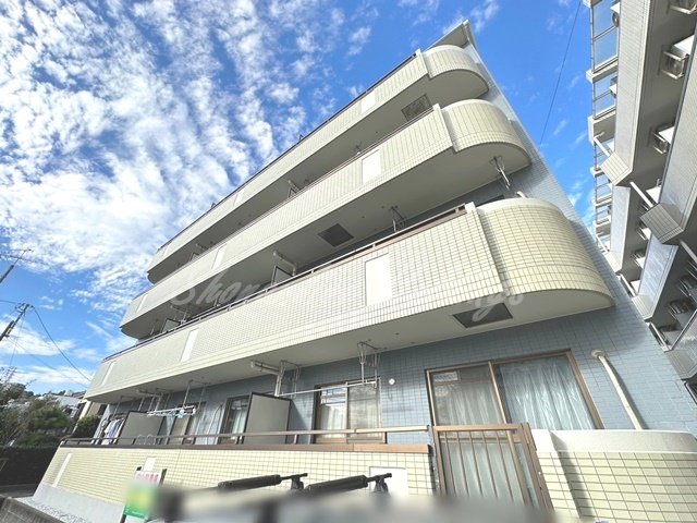 建物外観　鉄筋コンクリートマンションで防音面も安心♪