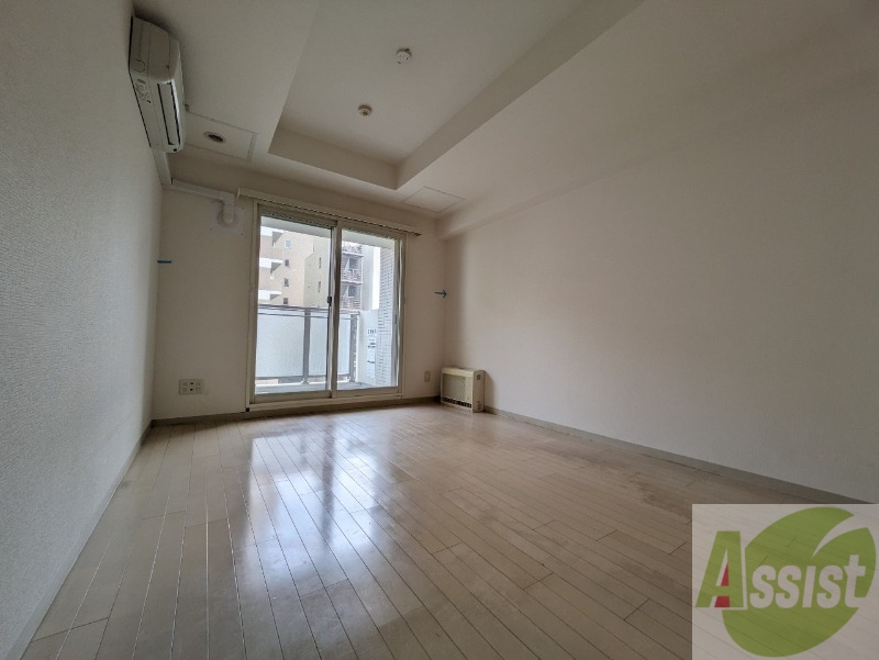 居室・リビング　リビングです。窓が大きくて明るいですね！