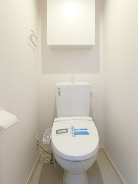 トイレ　温水洗浄便座です。