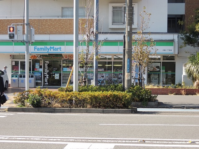 コンビニ　ファミリーマート「大島1丁目店」（コンビニ）まで305m