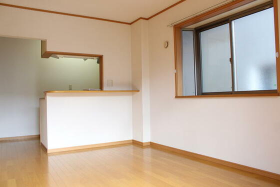 居室・リビング　ＬＤＫ９帖　出窓あり